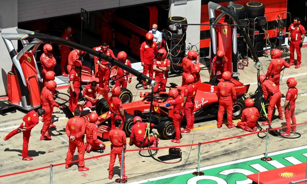 Formula 1: Απίστευτη γκάφα στη Ferrari - Τράκαραν μεταξύ τους Φέτελ και Λεκλέρκ (βίντεο)